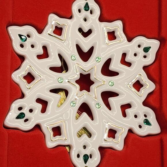 Lenox 2010 Annual Gemmed Snowflake Christmas Ornament w Box 813072 Green Crystal - Picture 5 of 8